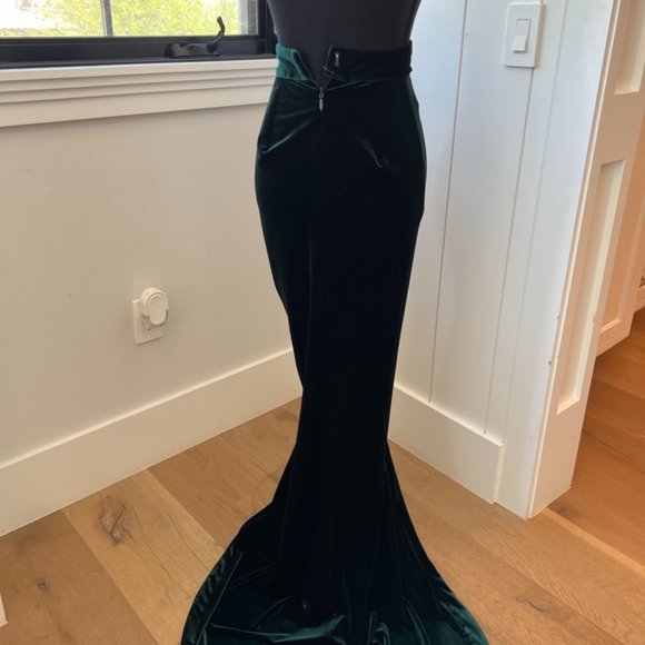 House of CB long emerald velvet skirt - Picture 3 of 5